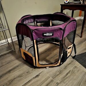 Dog playpen.